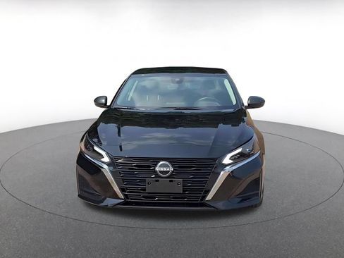 Used 2025 Nissan Altima 2.5 SV FWD image 4