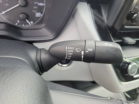 Used 2024 Toyota Corolla SE w/ SE Package FWD image 31