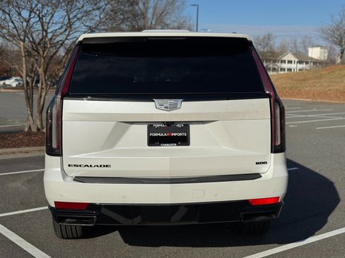 Used 2023 Cadillac Escalade ESV Sport w/ Touring Package image 10