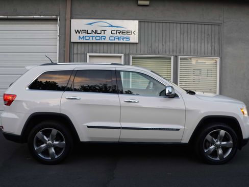 Used 2012 Jeep Grand Cherokee Overland image 24