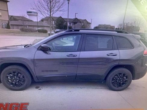 Used 2023 Jeep Cherokee Altitude Lux image 14
