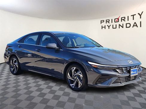 Certified 2024 Hyundai Elantra SEL w/ Convenience Package image 3