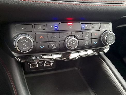 Used 2024 Dodge Durango GT AWD/4WD image 16
