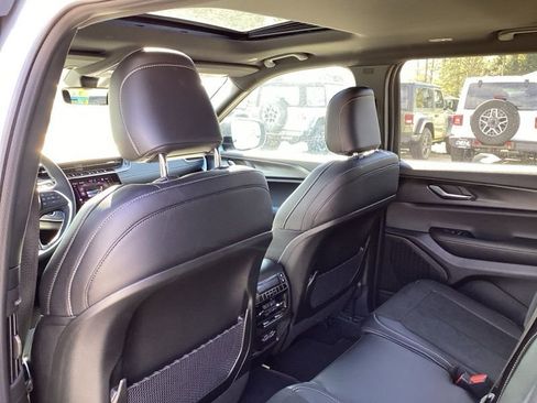 New 2025 Jeep Grand Cherokee L Altitude image 23