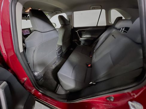 Used 2020 Toyota RAV4 LE FWD image 29