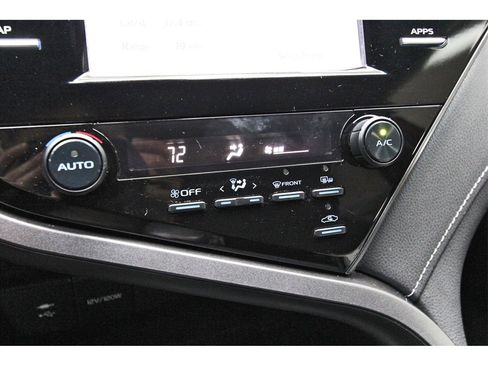 Used 2019 Toyota Camry SE image 22