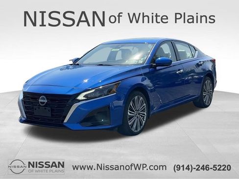Used 2025 Nissan Altima 2.5 SL AWD/4WD image 2