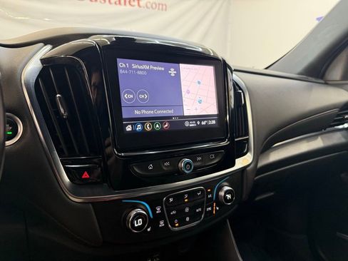Used 2022 Chevrolet Traverse RS FWD image 13