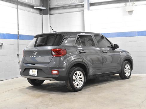 Used 2024 Hyundai Venue SE FWD image 28