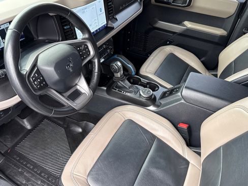 Used 2022 Ford Bronco Wildtrak image 11