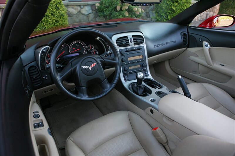 Used 2005 Chevrolet Corvette Coupe w/ Preferred Equipment Group RWD image 22