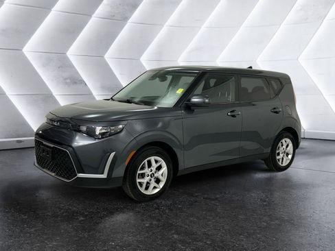 Used 2023 Kia Soul S image 3
