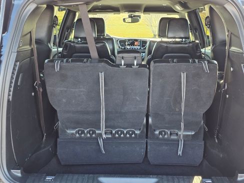 Used 2025 Chrysler Pacifica Select image 31