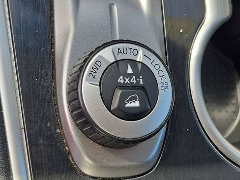 Used 2020 Nissan Pathfinder SV AWD/4WD image 27