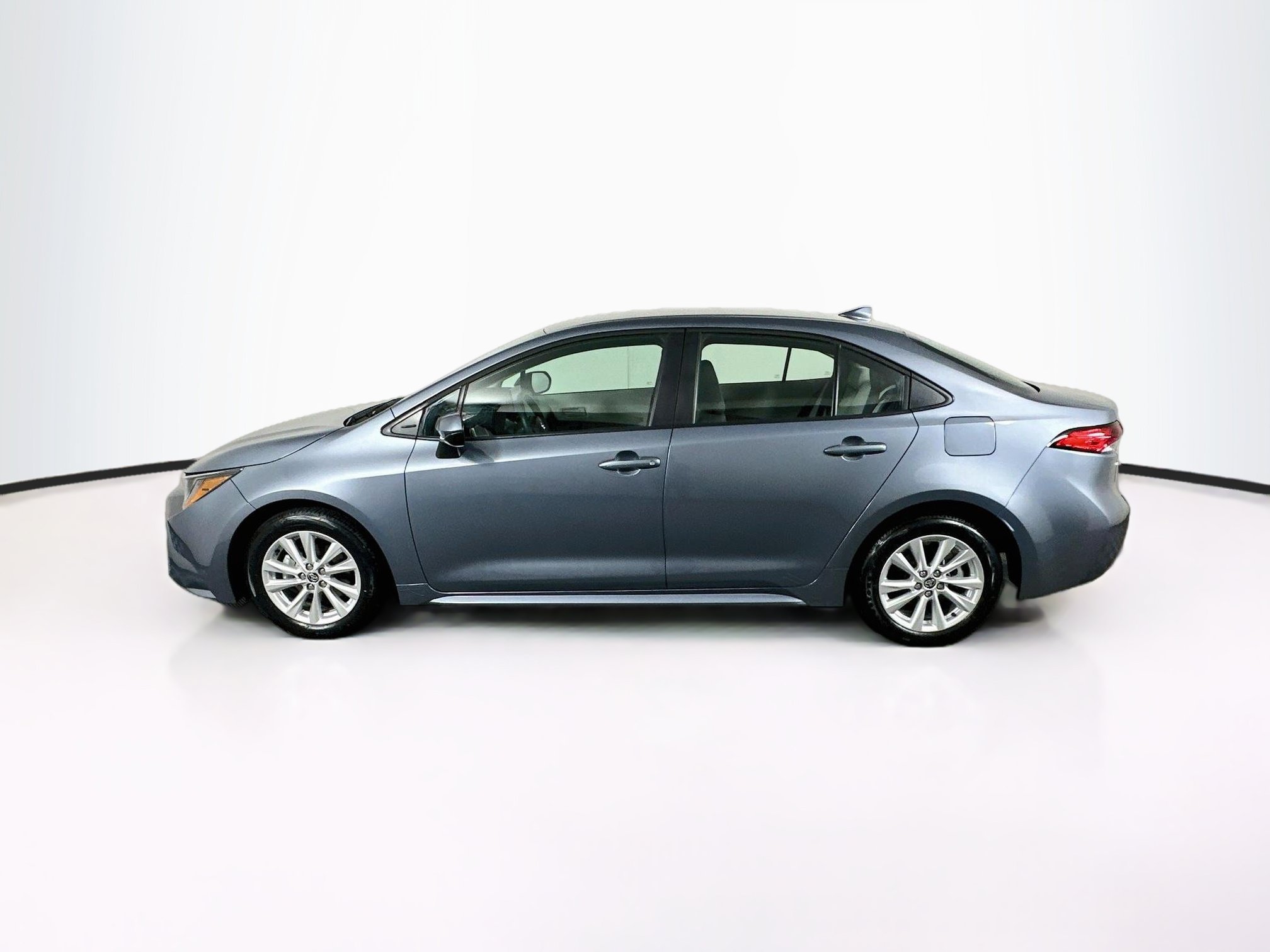 Used 2026 Toyota Corolla LE w/ LE Premium Package FWD image 4