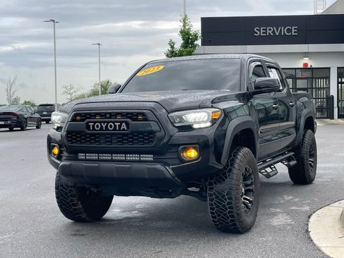 Used 2023 Toyota Tacoma TRD Off-Road w/ TRD Premium Off Road Package AWD/4WD image 3
