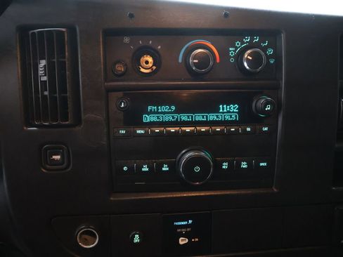Used 2020 GMC Savana 2500 w/ Driver Convenience Package RWD image 17