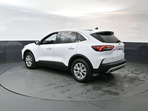 Used 2023 Ford Escape Active AWD/4WD image 3