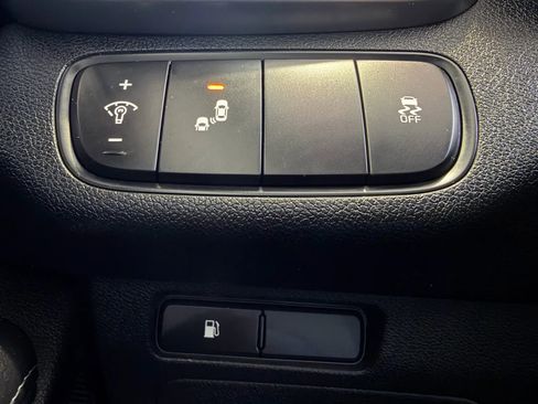 Used 2019 Kia Sorento LX image 18