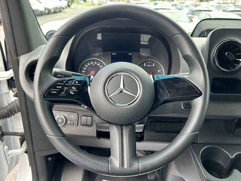 Used 2025 Mercedes-Benz Sprinter 2500 image 22