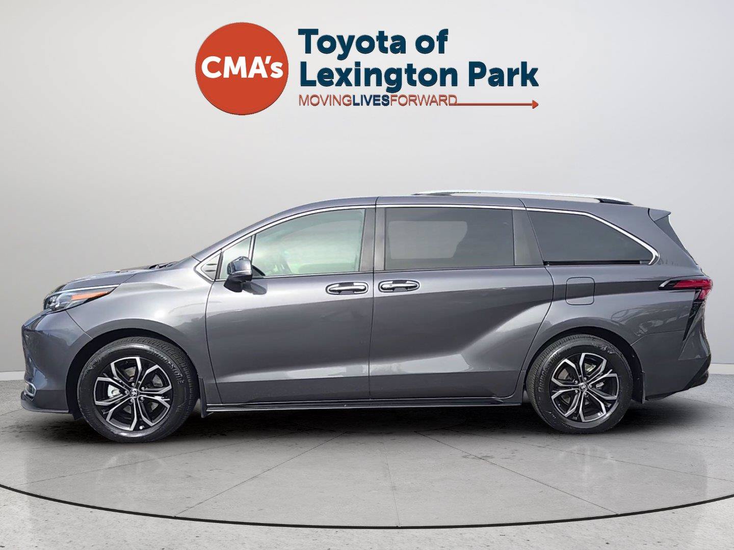 Used 2025 Toyota Sienna Platinum AWD/4WD image 2