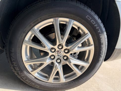 Used 2024 Buick Enclave Essence w/ Experience Buick Package FWD image 11