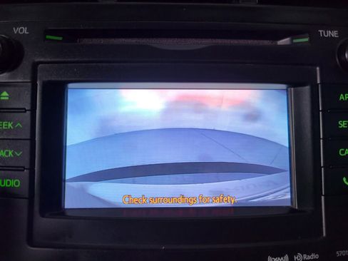 Used 2014 Toyota Prius V Three image 18