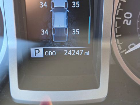Used 2022 Toyota Tacoma SR5 AWD/4WD image 30