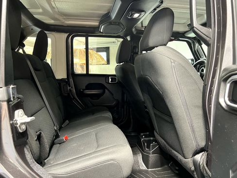 Used 2018 Jeep Wrangler Unlimited Sport S image 24