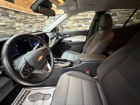 Used 2024 Chevrolet Trax LT w/ Driver Confidence Package FWD image 11