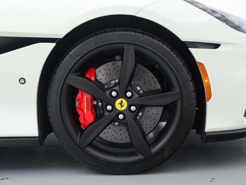 Certified 2022 Ferrari Portofino M RWD image 38