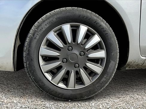 Used 2018 Nissan Versa SV image 9