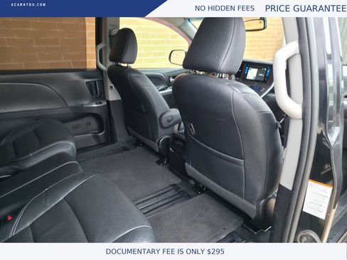 Used 2017 Toyota Sienna SE Premium image 17