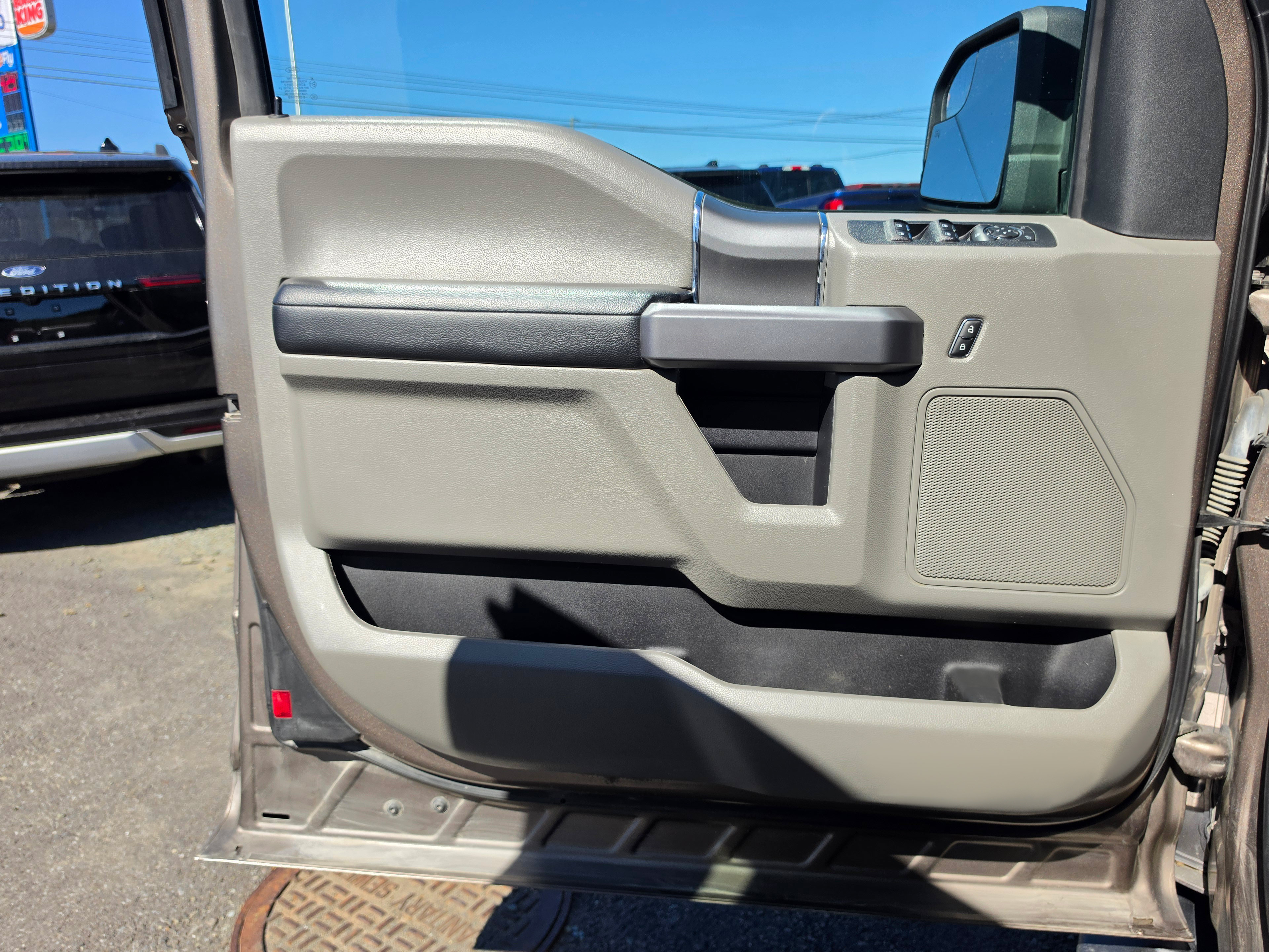 Used 2019 Ford F150 XLT w/ Equipment Group 302A Luxury AWD/4WD image 16