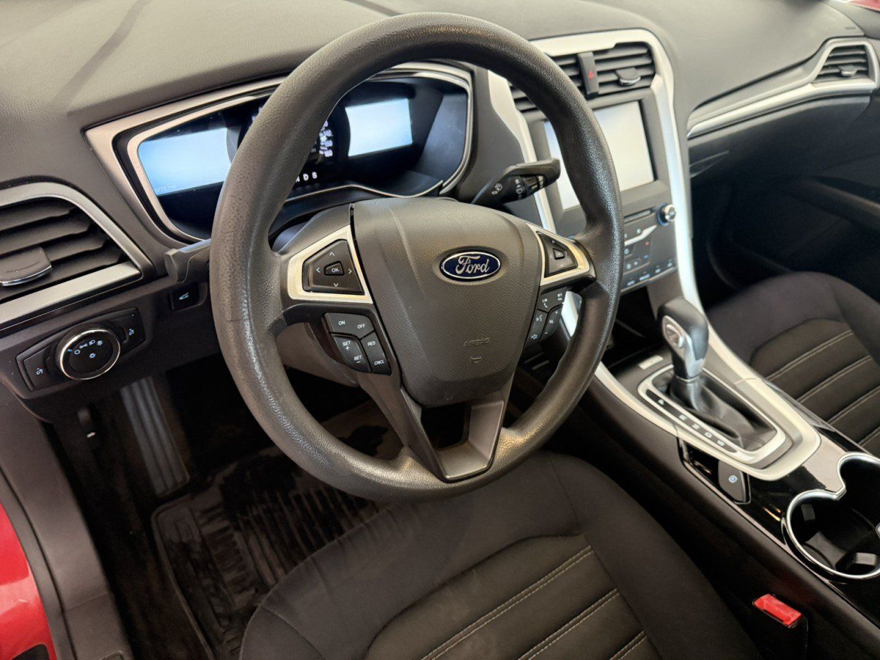Used 2014 Ford Fusion SE FWD image 15