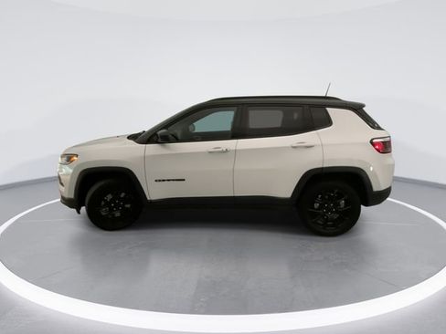 Used 2024 Jeep Compass Latitude w/ Altitude Special Edition AWD/4WD image 9