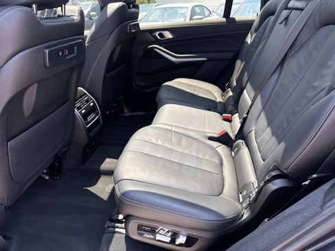 Used 2022 BMW X7 xDrive40i w/ M Sport Package AWD/4WD image 11