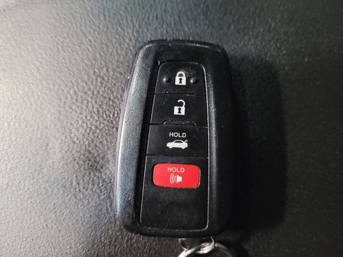 Used 2020 Toyota Camry XSE image 32