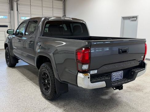 Used 2019 Toyota Tacoma SR5 AWD/4WD image 2