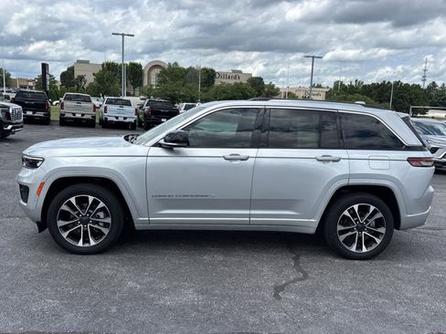 Used 2022 Jeep Grand Cherokee Overland w/ Adv Protech Group III AWD/4WD image 9