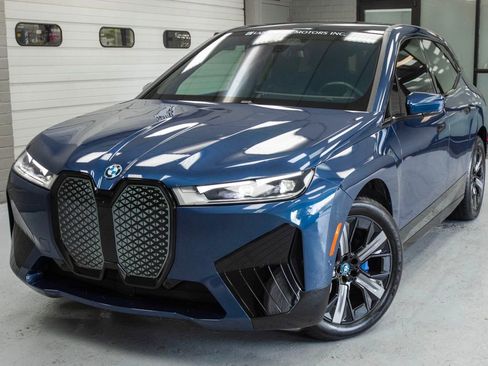 Used 2025 BMW iX xDrive50 image 11