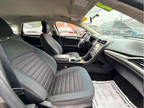 Used 2018 Ford Fusion SE w/ Fusion SE Technology Package FWD image 4