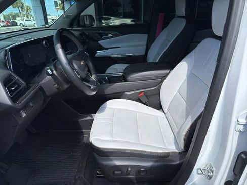 Used 2025 Chevrolet Traverse High Country w/ LPO, Floor Liner Package FWD image 5