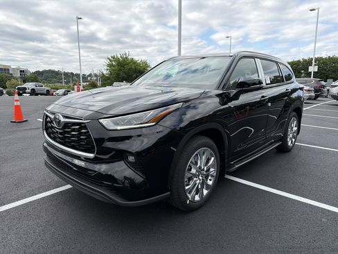 New 2026 Toyota Highlander Limited AWD/4WD image 1