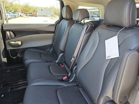 New 2026 Kia Carnival LXS image 8