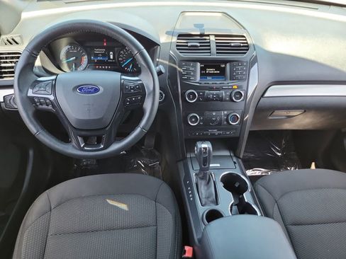 Used 2018 Ford Explorer XLT FWD image 4