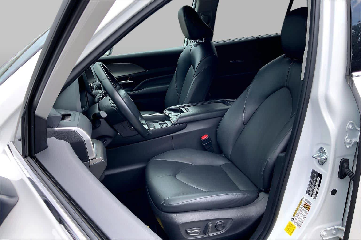 Used 2025 Toyota Grand Highlander AWD image 8