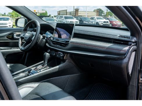 Used 2025 Jeep Compass Trailhawk image 18