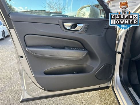 Used 2022 Volvo XC60 B5 Momentum image 12