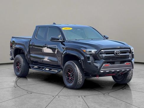 Used 2025 Toyota Tacoma SR5 AWD/4WD image 8